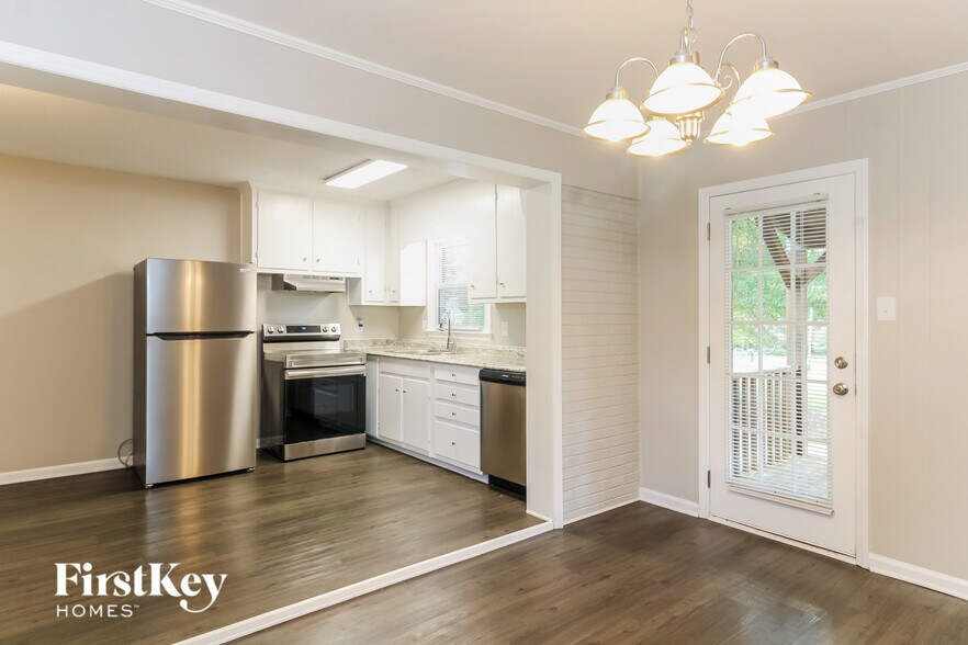 Building Photo - 4305 Sunnyside Dr