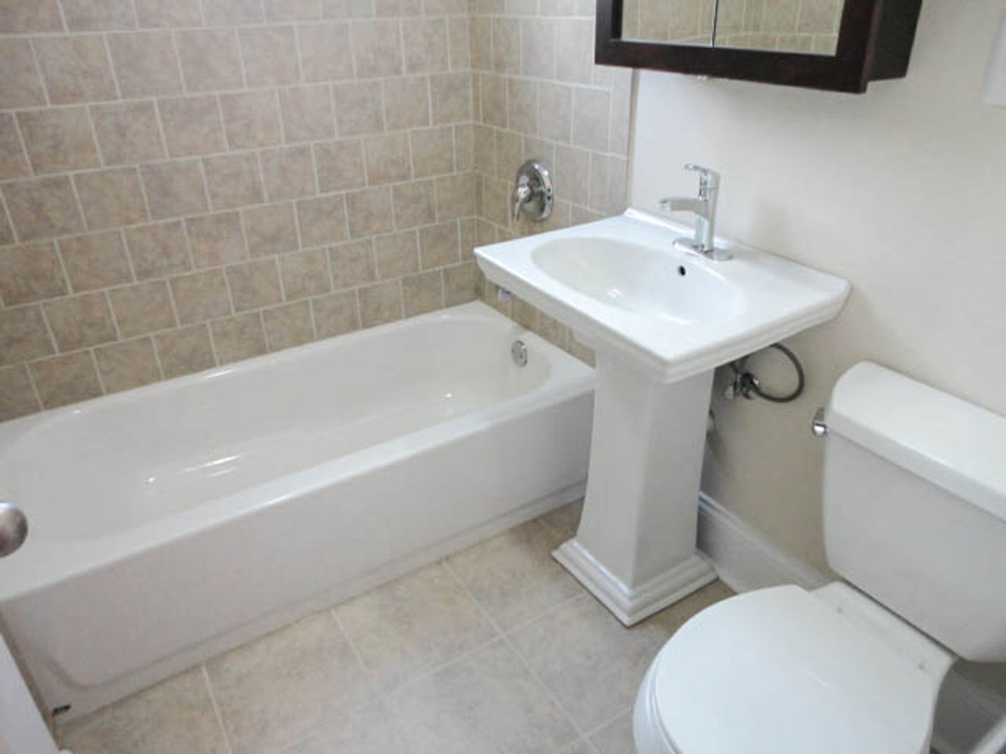 Building Photo - 428 W Surf St