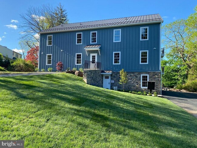Building Photo - 301 Edgeboro Dr