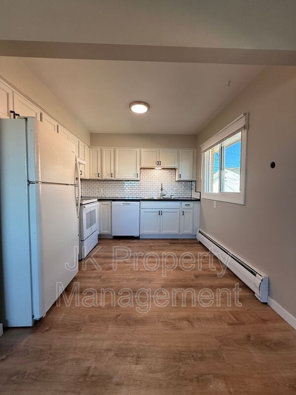 Building Photo - 2100 4th St NE