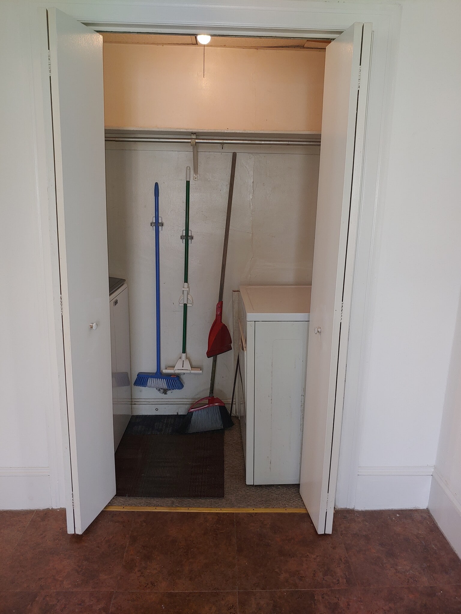 laundry room - 23 North Front Street