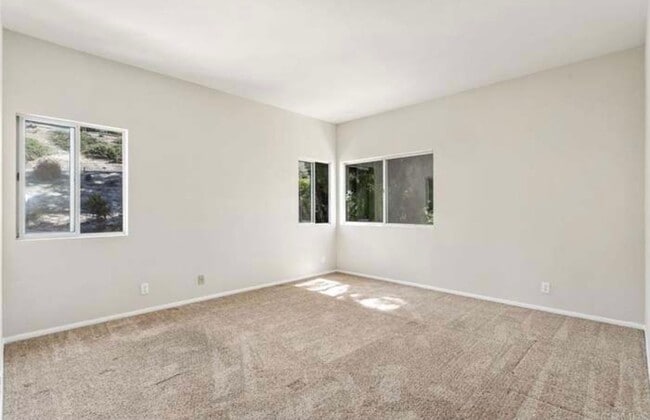 Building Photo - ***COMING SOON*** MOVE IN on 7/20**Desirab...