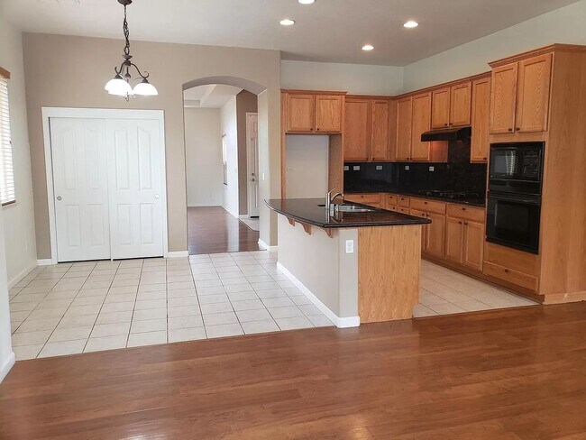 Building Photo - 11858 Larisa Way