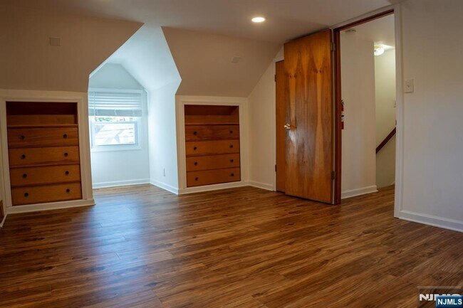 Building Photo - 58 Elm St