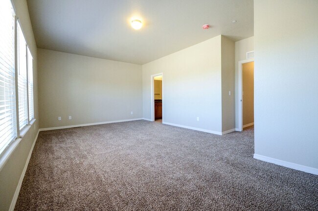 Building Photo - 3836 Manhattan Ave