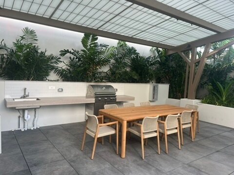 14 BBQs! - 1500 Rycroft St