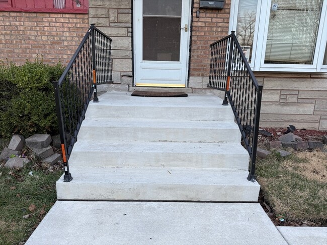 Building Photo - 7616 Howard Ave