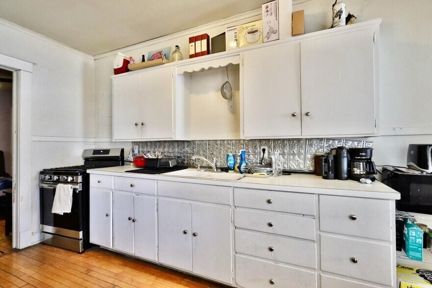 Building Photo - 452 W Doty St