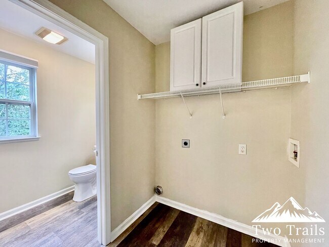 Building Photo - 257 Wiltshire Cir