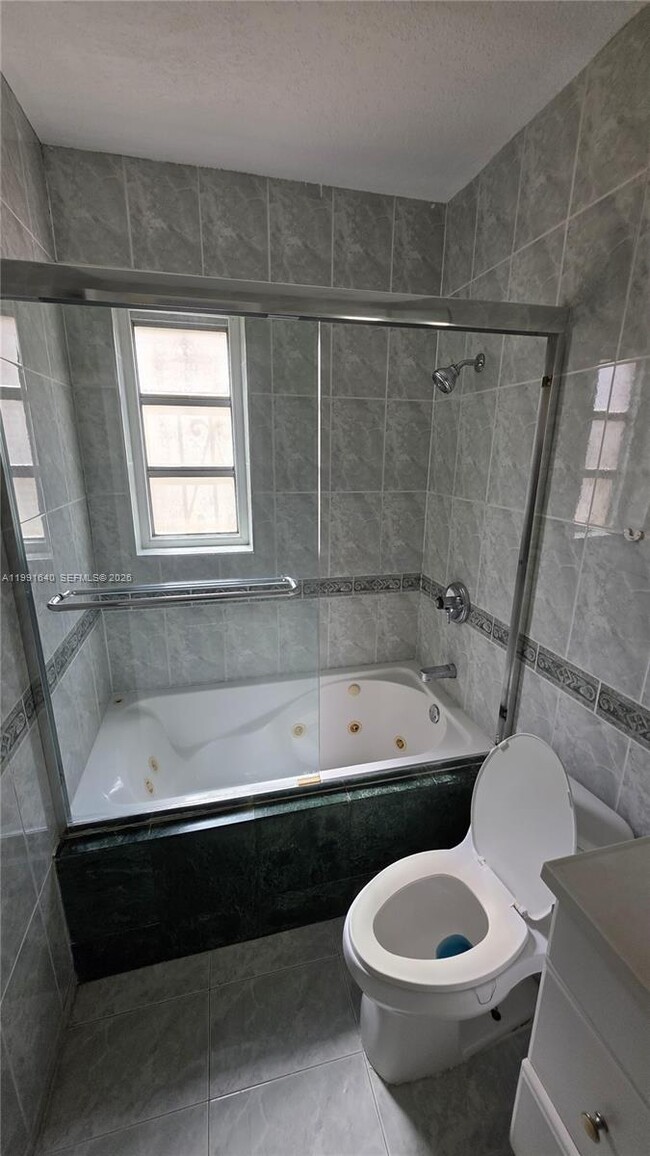 Building Photo - 2114 Biarritz Dr