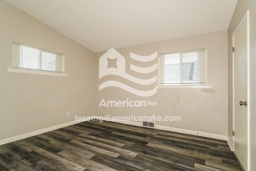 Building Photo - 10819 Kingbee Pl