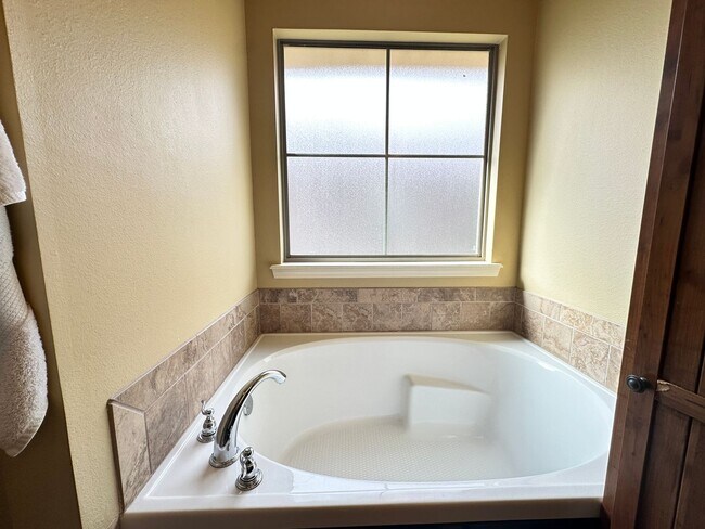 Building Photo - 3825 Pickering Pass Dr