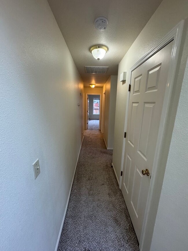 Building Photo - Single level home ~3 Bedroom ~ 2 bath House in Great Location with A/C