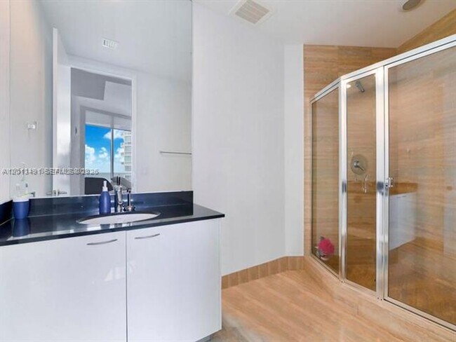 Building Photo - 15811 Collins Ave