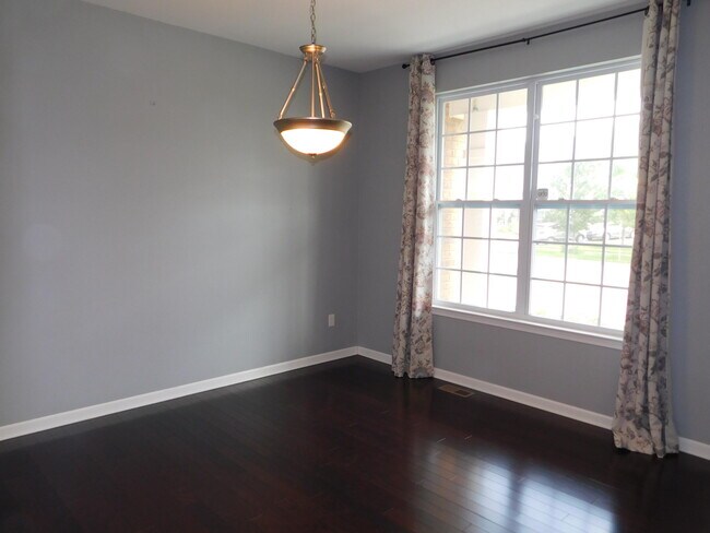 Building Photo - 4251 Lilac Ln
