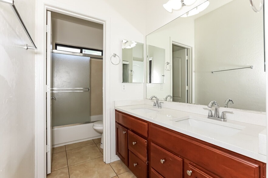 Building Photo - 5306 E Carol Ave