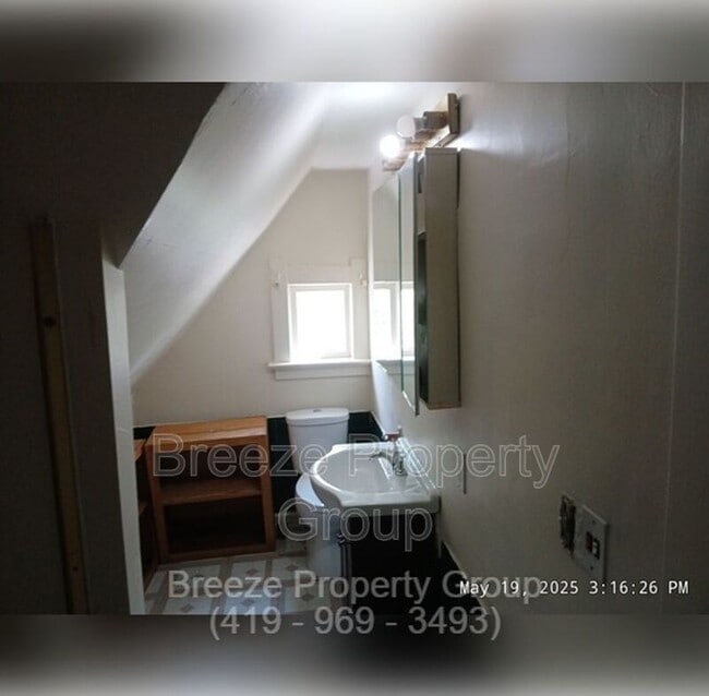 Building Photo - 2145 Dorr St