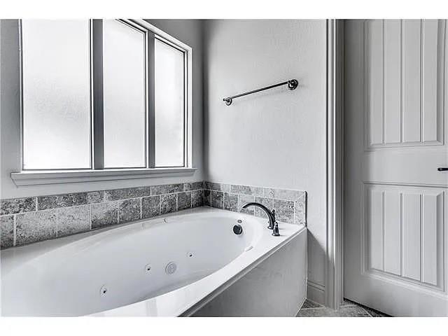 Building Photo - 908 Lake Meadow Ln