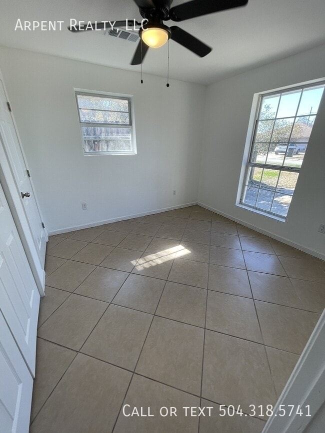 Building Photo - 3617 Charles Dr