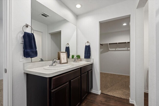 Building Photo - 14966 Cypress Holw Dr