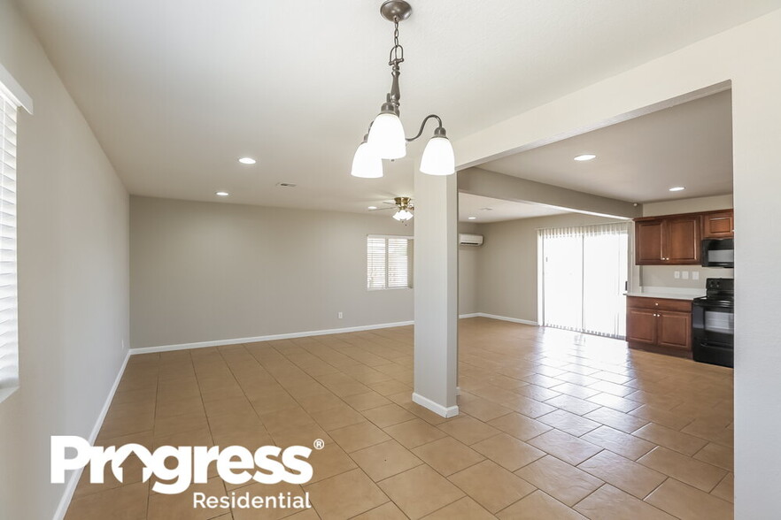 Building Photo - 6017 W Orange Dr