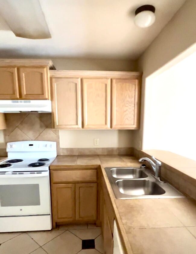 Building Photo - 9804 Cantera Ct