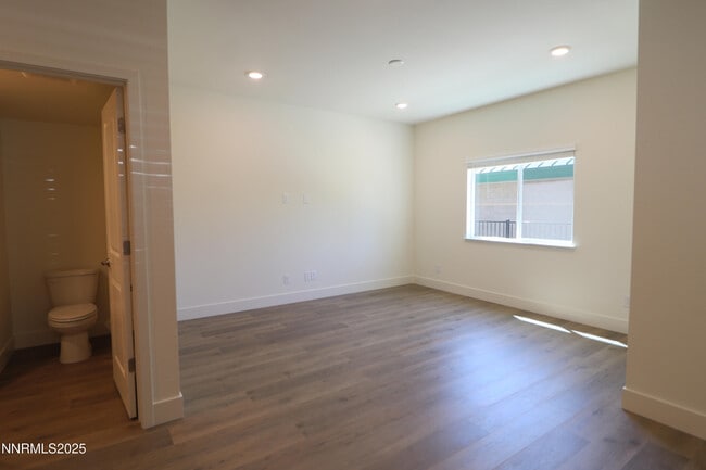 Building Photo - 5886 Grand Row Wy