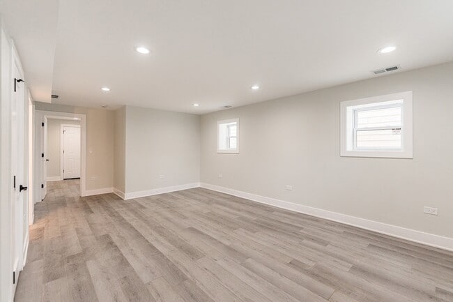 Building Photo - 4129 N Oketo Ave