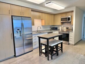 Building Photo - Rare 3-Bedroom, 2-Bath, 2 Parking at Ke Kilohana - Ward Village
