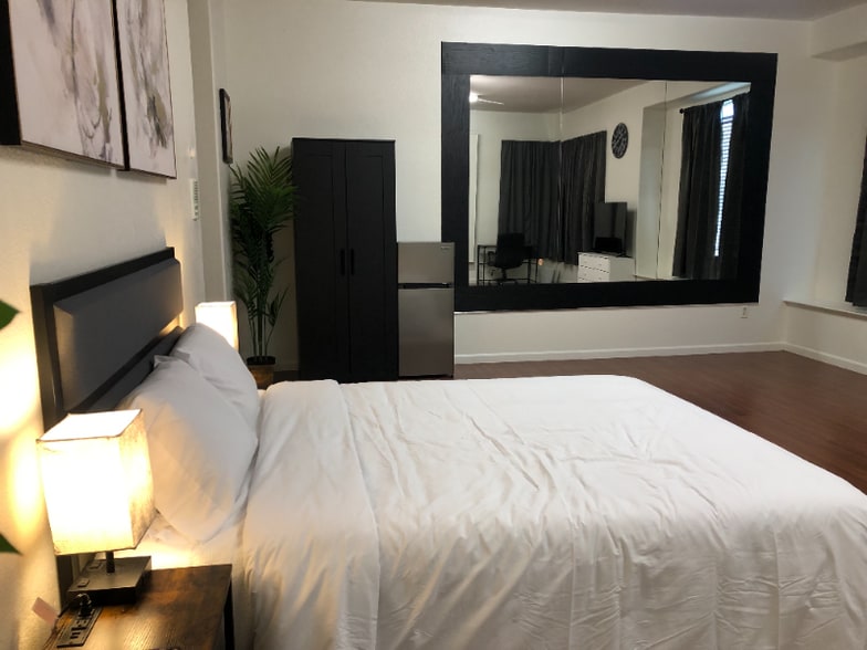 Building Photo - 8408 Arrowroot Cir