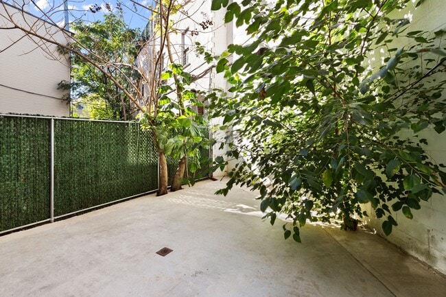 Building Photo - 1305 Greene Ave