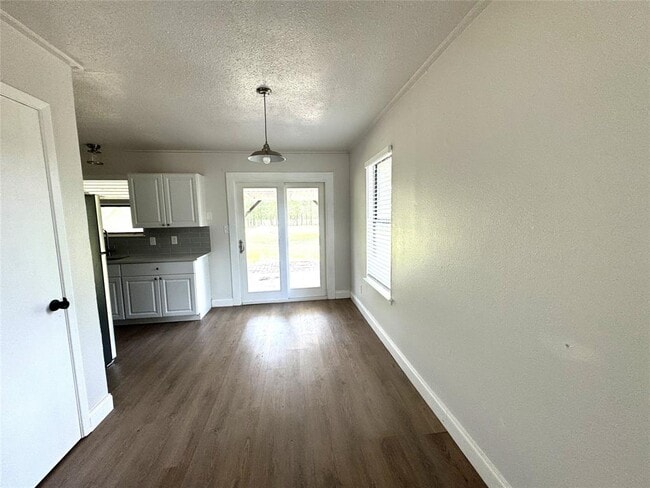 Building Photo - 1558 Lovers Ln
