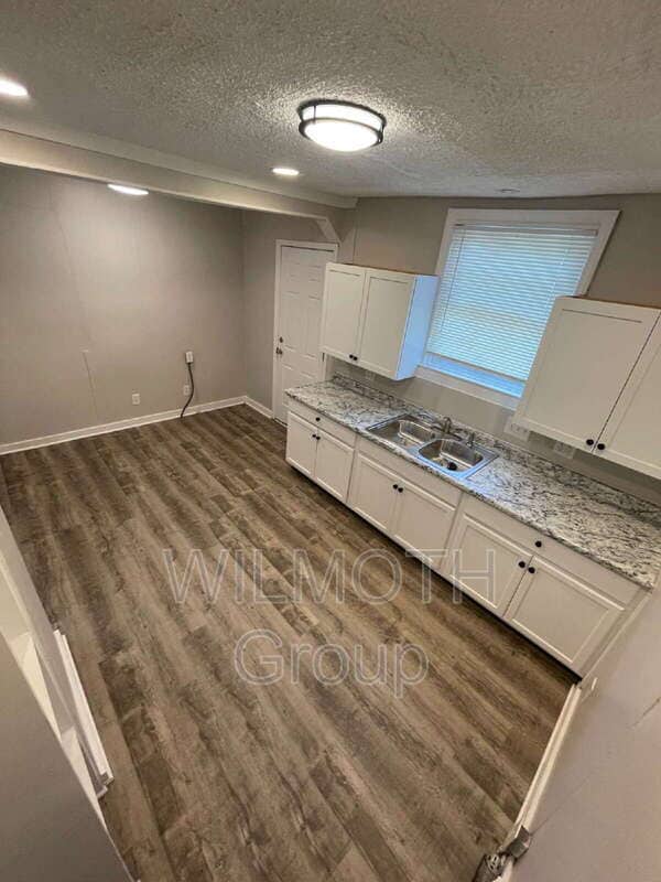 Building Photo - 324 N Linwood Ave