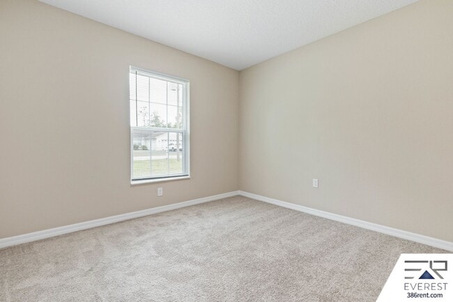 Building Photo - FULLY FENCED 3/2/2 IN DESIRABLE QUAIL HOLLOW