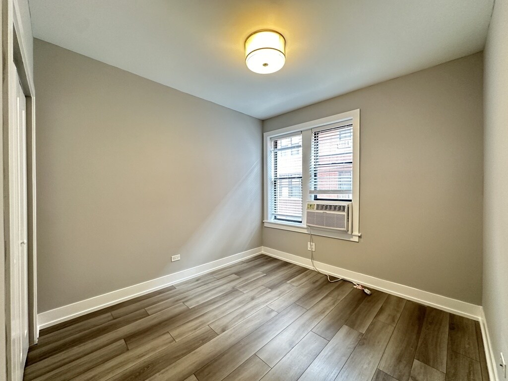 Building Photo - 3943 N Janssen Ave