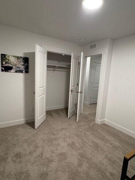 Building Photo - 2075 E Canyonlands Ln