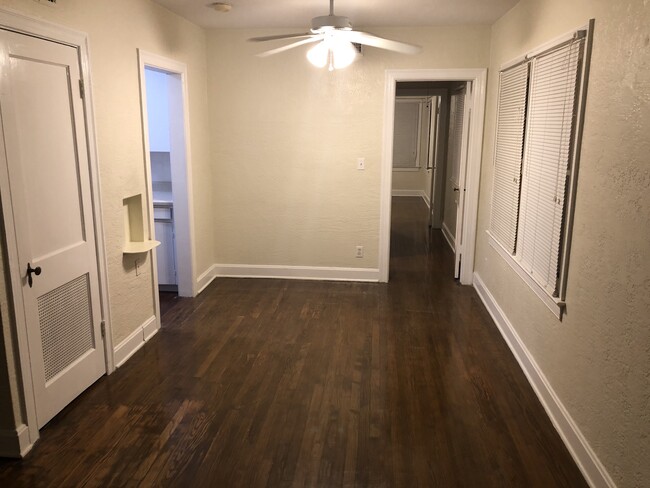 Large space for dining area - 826 N Thornton Ave