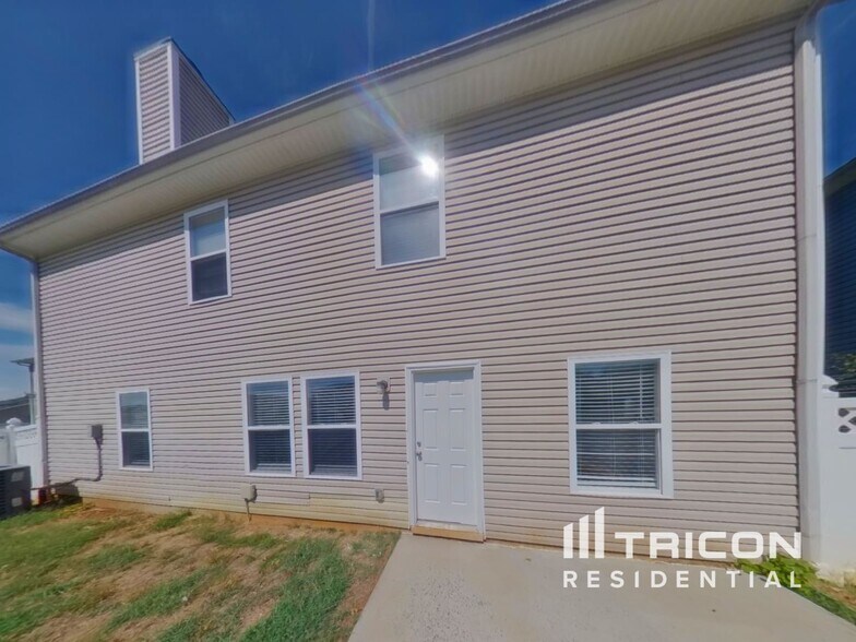 Building Photo - 3423 Country Almond Way