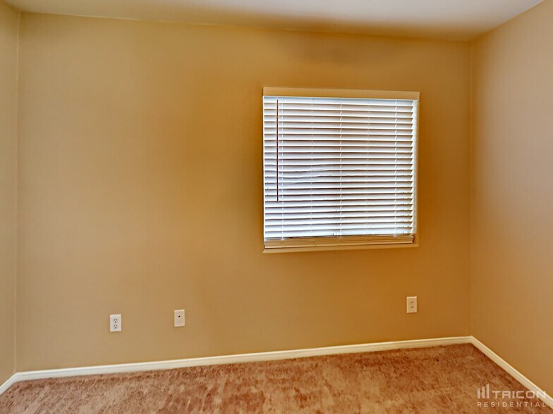 Building Photo - 9533 Quitman Ave
