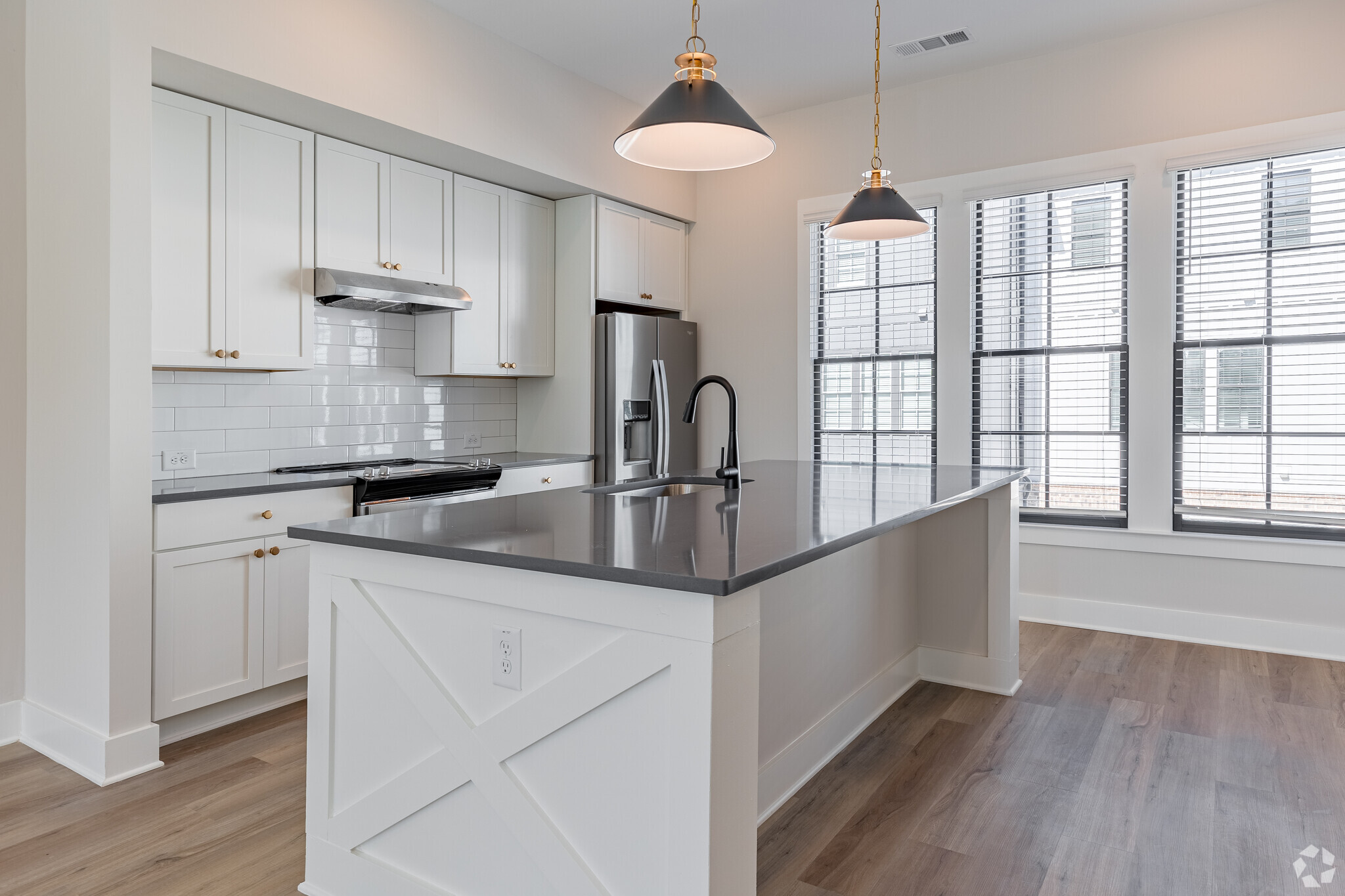 2BR, 2.5BA - 1,337SF - Kitchen - 801 North Central