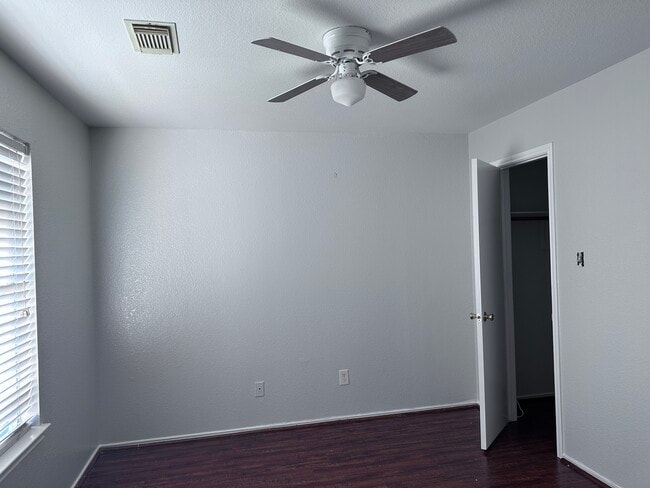 Building Photo - 15522 Baxter Ave