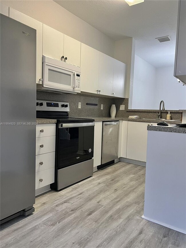 Building Photo - 3951 NW 92nd Ave