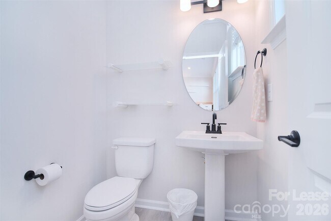 Building Photo - 5029 Nestling Spg St