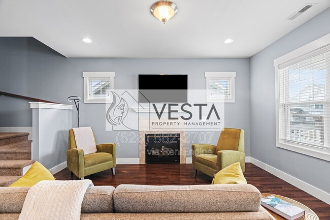 Building Photo - 16 Hyde Park Pl