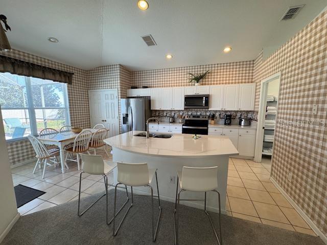 Building Photo - 8212 Fan Palm Way