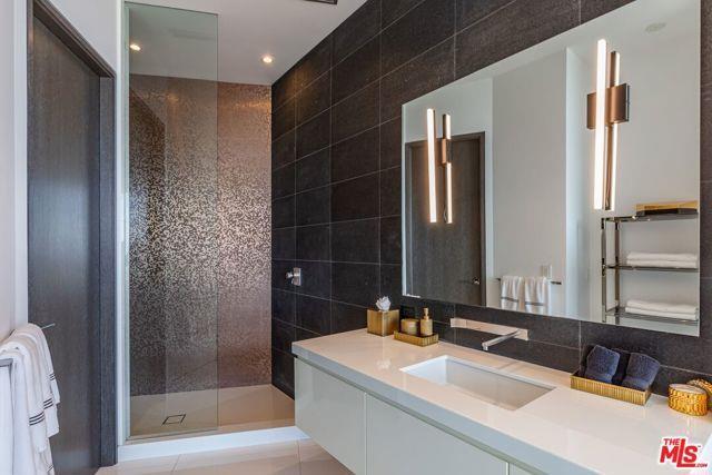 Primary Photo - 1474 Blue Jay Way