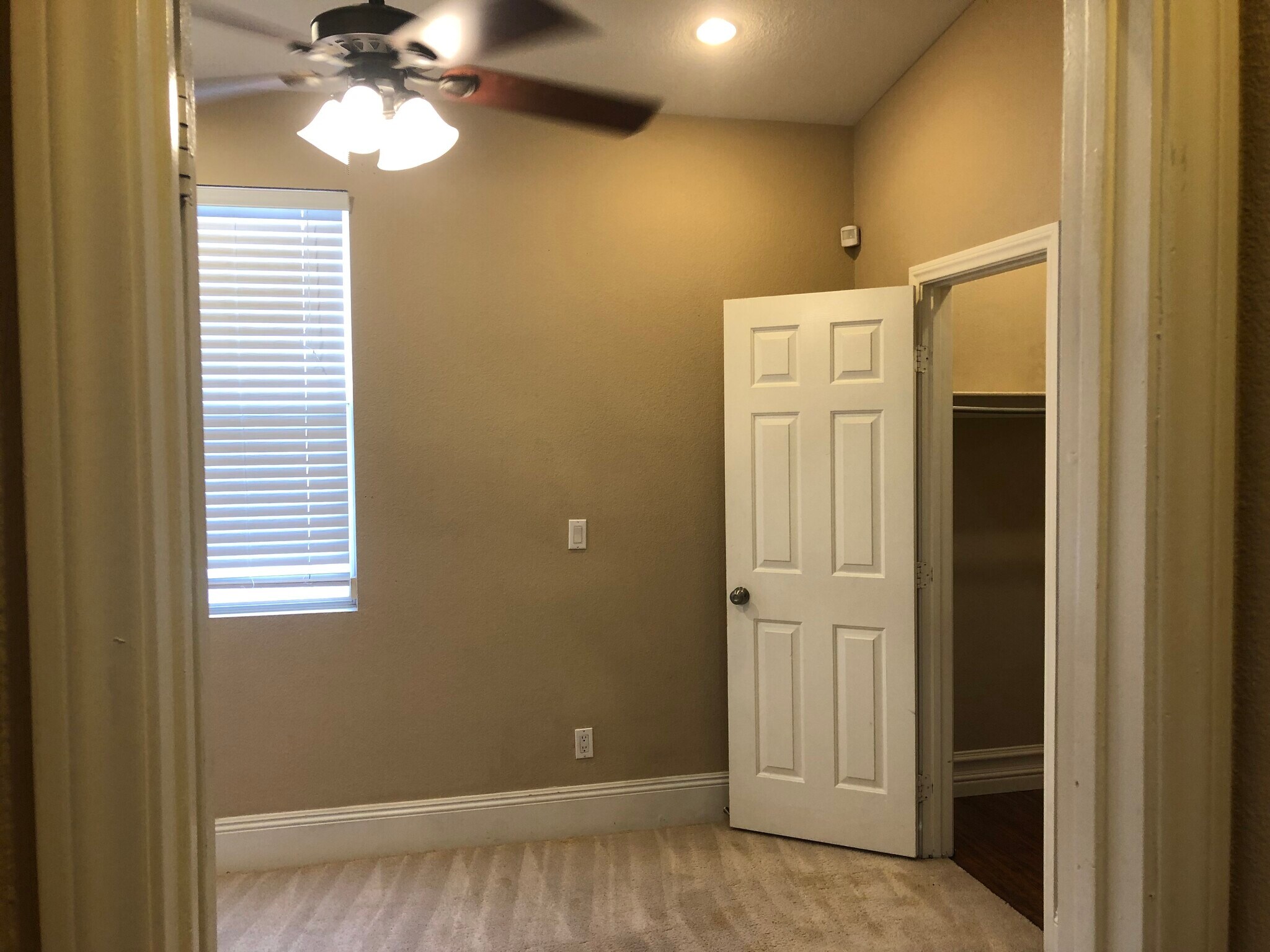 Building Photo - 9160 Valley Spring Ct