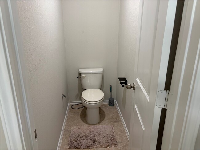 Building Photo - 24307 Hampton Terrace Ln