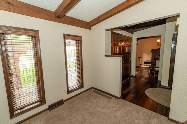 Building Photo - Prairie Lane Estates 3 bedroom ranch with spacious rooms and amenities beyond your imagination