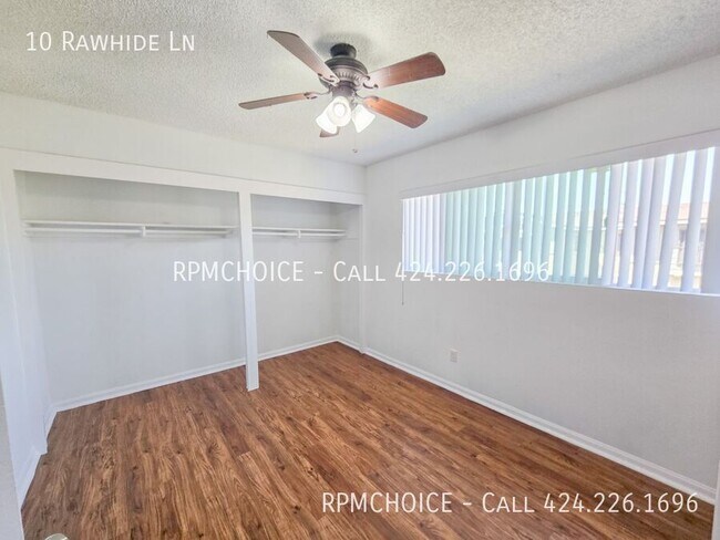 Building Photo - 10 Rawhide Ln